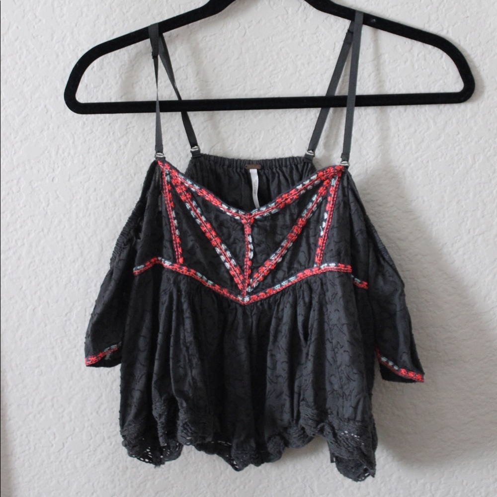 Off-the-shoulder Crop